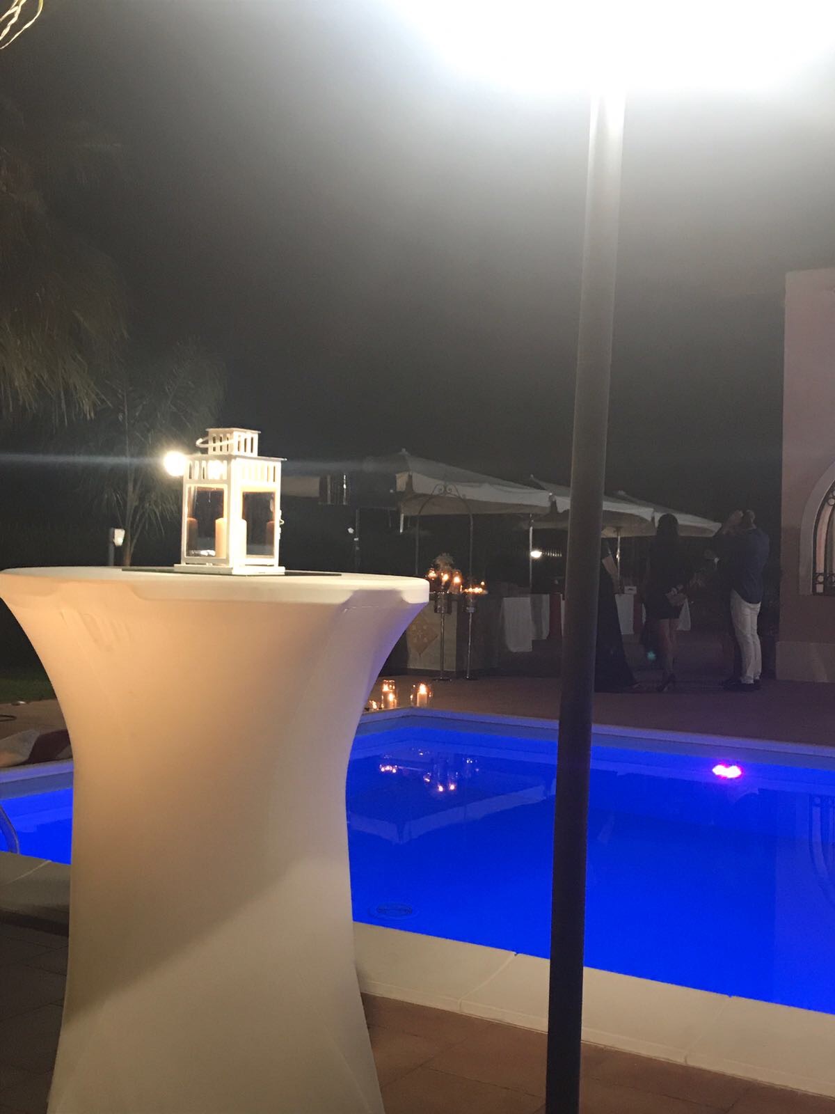Tovaglia Elasticizzata Per Tavolo Rotondo Da Cocktail - 61x109 Cm, Colore Bianco, Con Fondo Chiuso, Per Feste E Matrimoni
